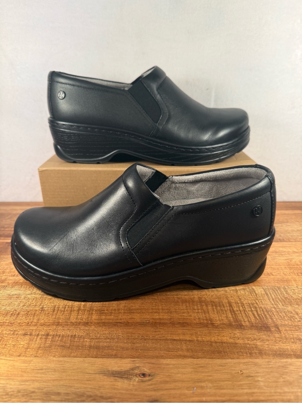 Klogs Naples in Black Leather Clogs Size 9.5W NWOT